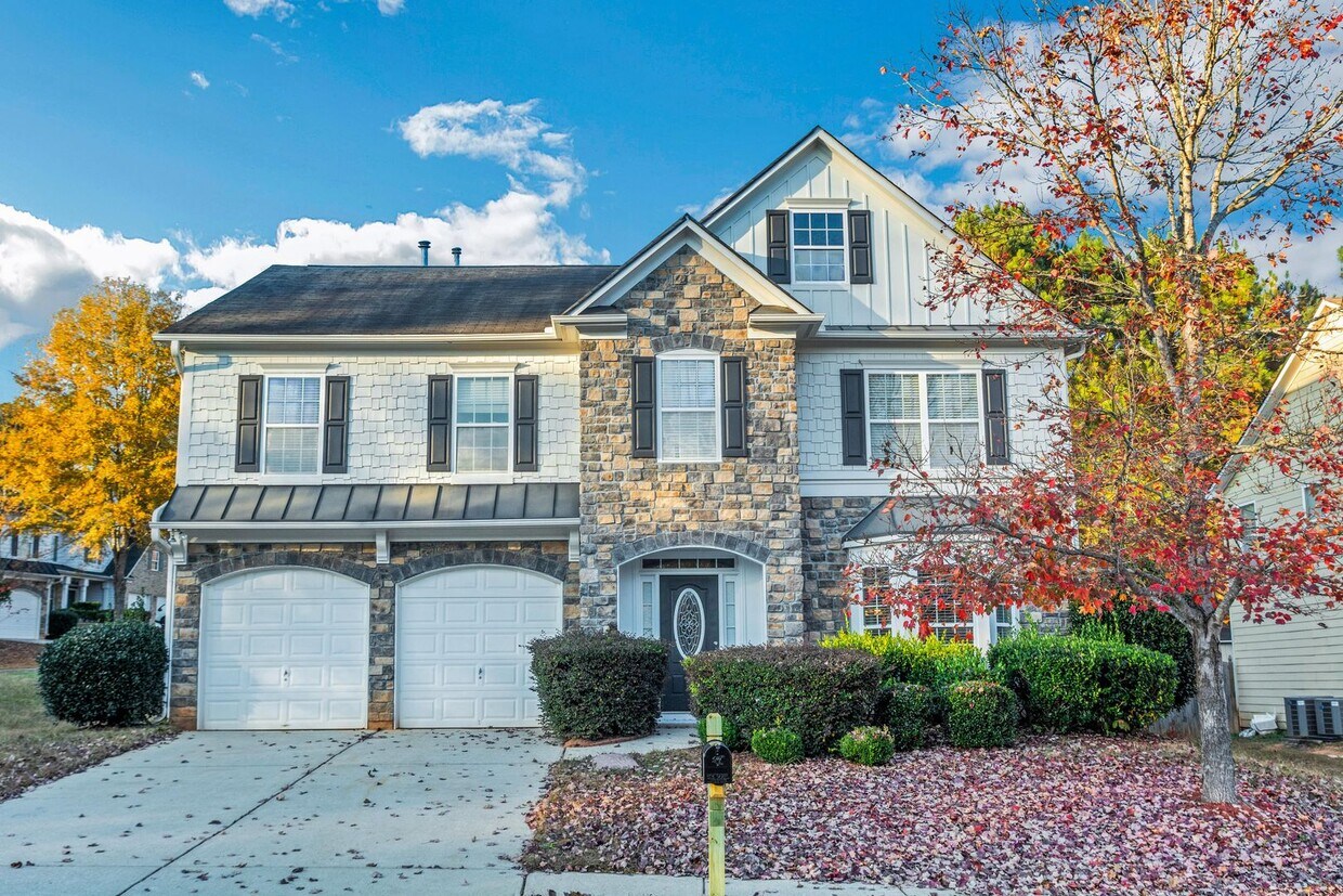 Primary Photo - Lease This Stunning 4BR/2.5BA Oasis in Cov...