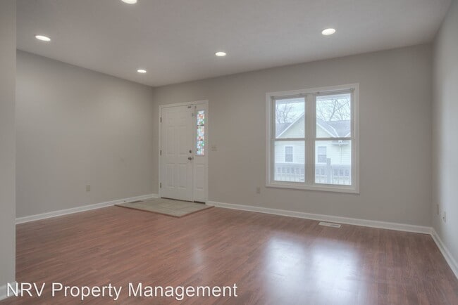Building Photo - 2 br, 2.5 bath House - 3018 Shire Circle