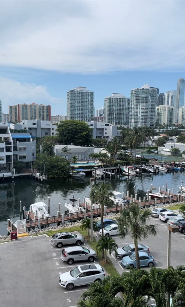 Foto del edificio - 400 Kings Point Dr