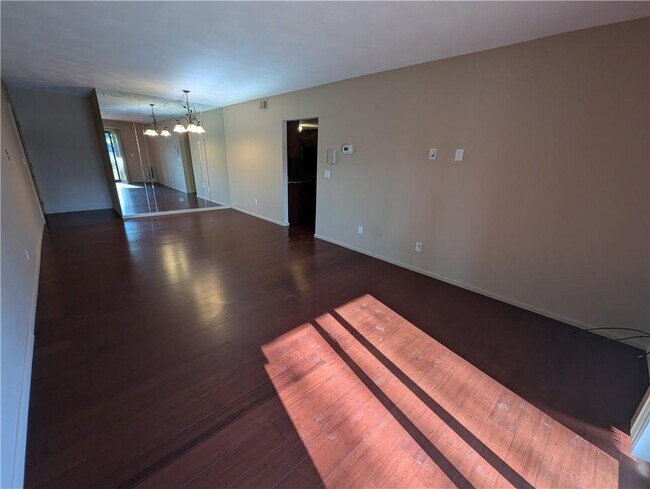 Foto del edificio - 1145 Hartford Ave