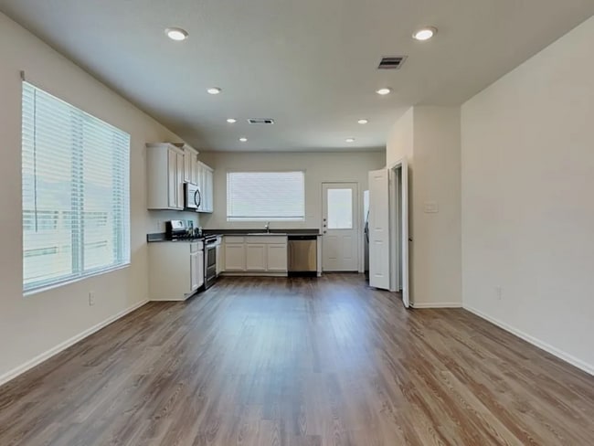 Building Photo - 24142 Laurel Farms Dr