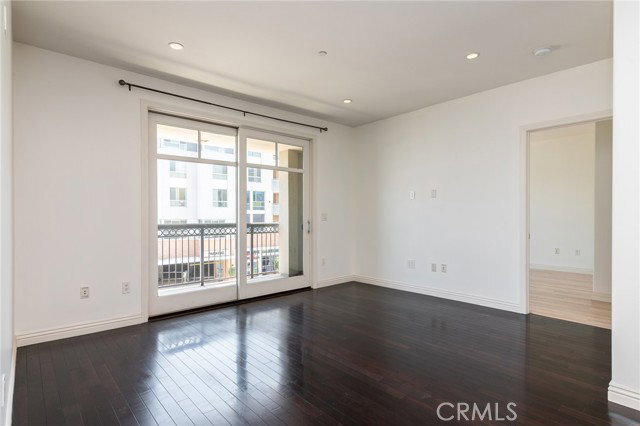 Foto del edificio - 268 Caruso Ave