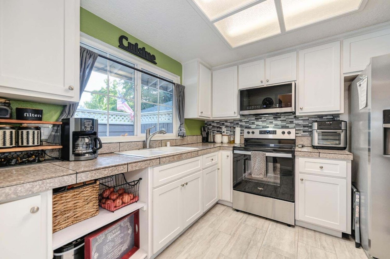 Photo - 821 Florin Rd (Sacramento, CA)