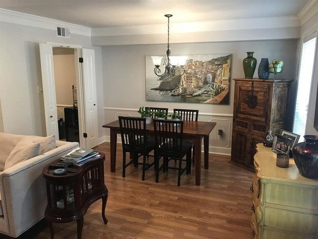 Foto del edificio - 353 N Post Oak Ln