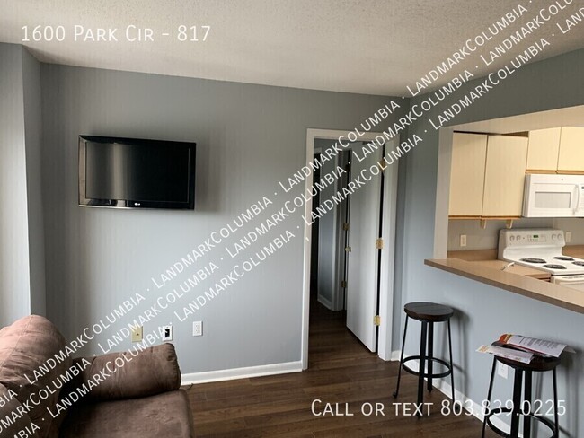 Building Photo - 1600 Park Cir