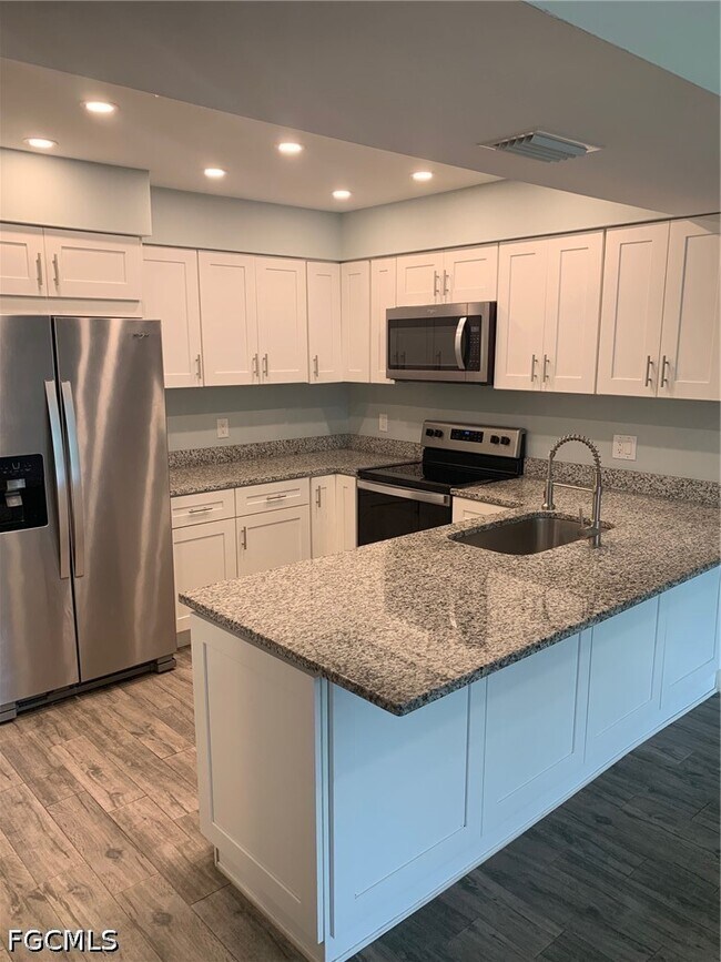 Foto del edificio - 8849 Somerset Blvd