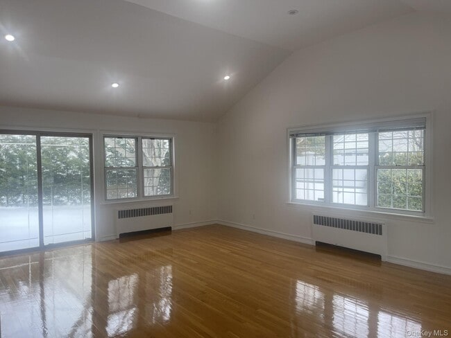 Building Photo - 314 Main St