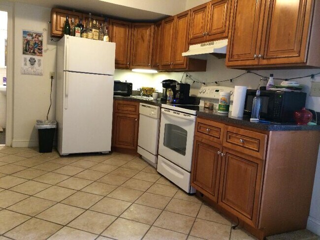 Building Photo - 35 Cummings Rd