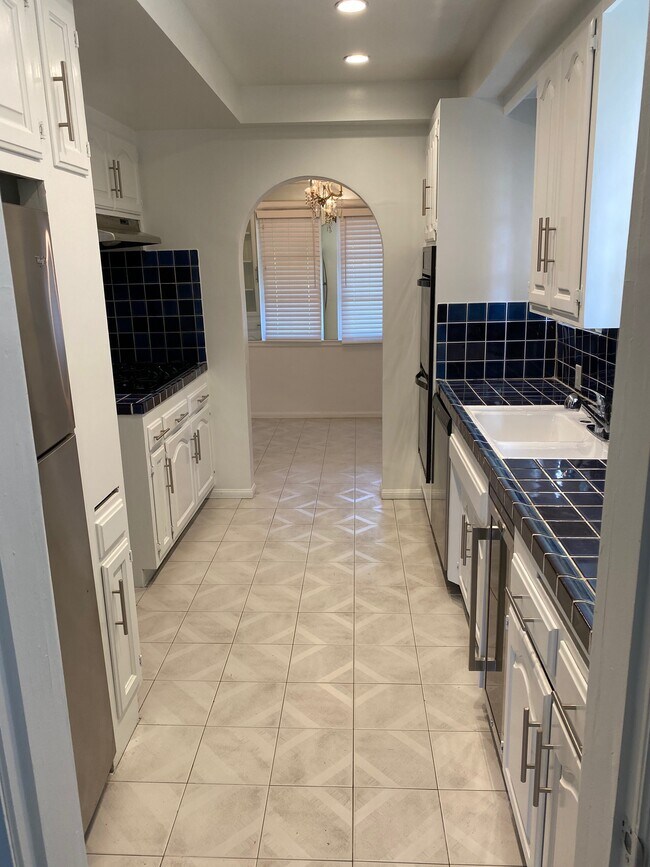 Kitchen - 845 S Holt Ave