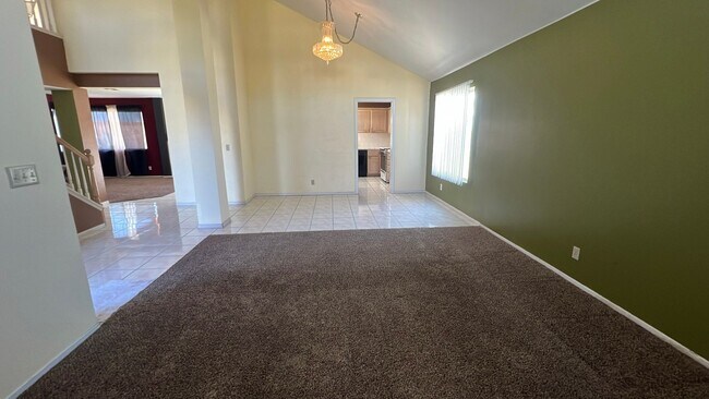 Building Photo - East Palmdale Home
