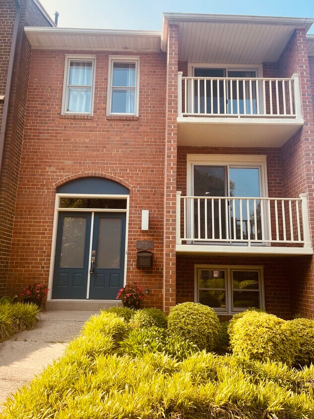 2156 Military Rd, Arlington, VA 22207 Townhome Rentals in Arlington