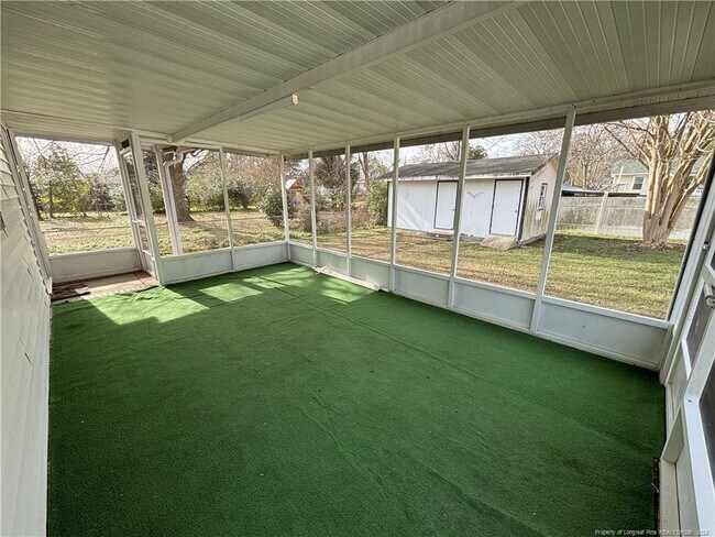 Building Photo - 808 Sandalwood Dr