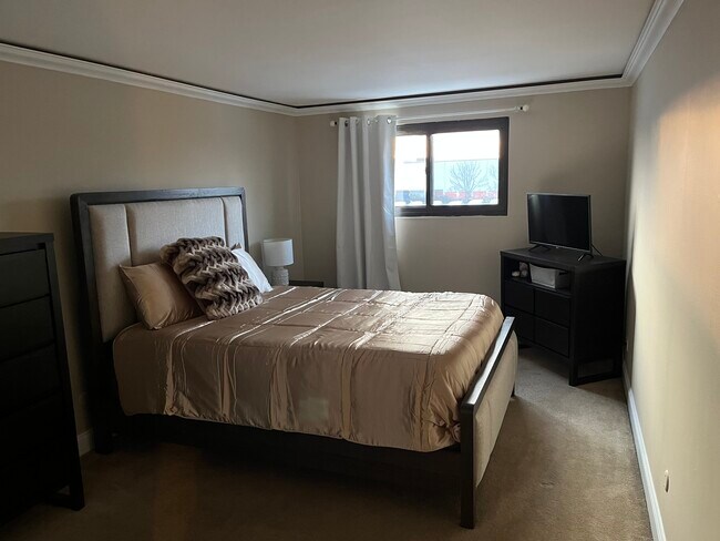 Sun filled bedroom - 9635 Brandy Ct