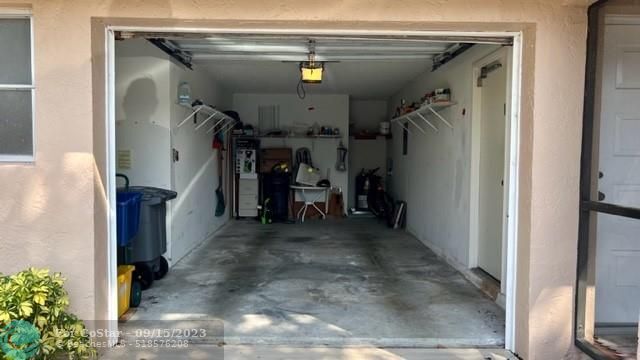 Foto del edificio - 8279 Summerbreeze Ln