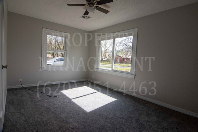 Building Photo - 2 Bedroom 1 Bath located in West Coffeyville