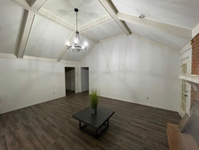 Foto del edificio - 135 Sherwood Dr