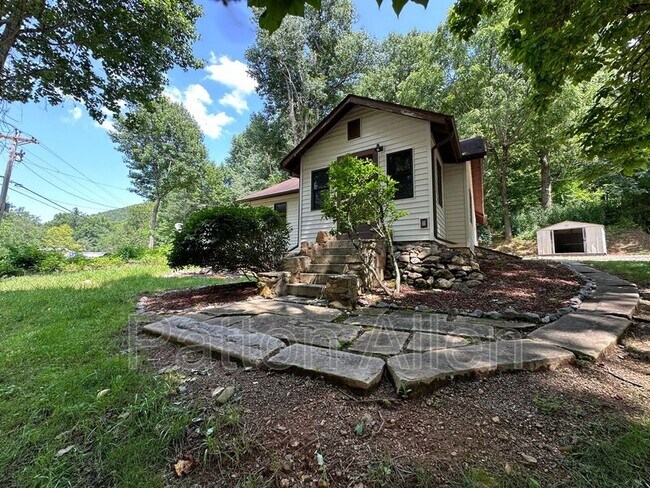 Foto del edificio - 267 Davis Creek Rd