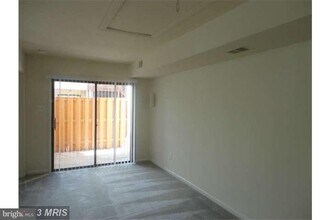Building Photo - 8415 Benecia Ct