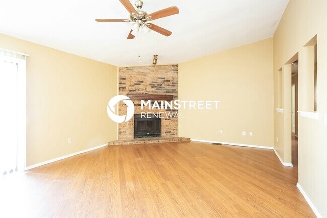 Building Photo - 3 Bedroom Pet-Friendly Home in Oklahoma City, OK with Main Street Renewal