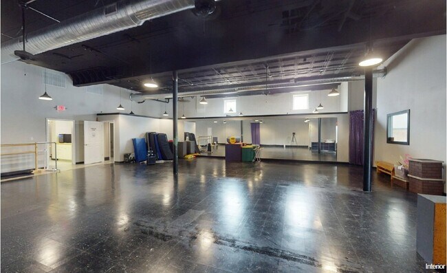 Foto del edificio - 215 W College Ave