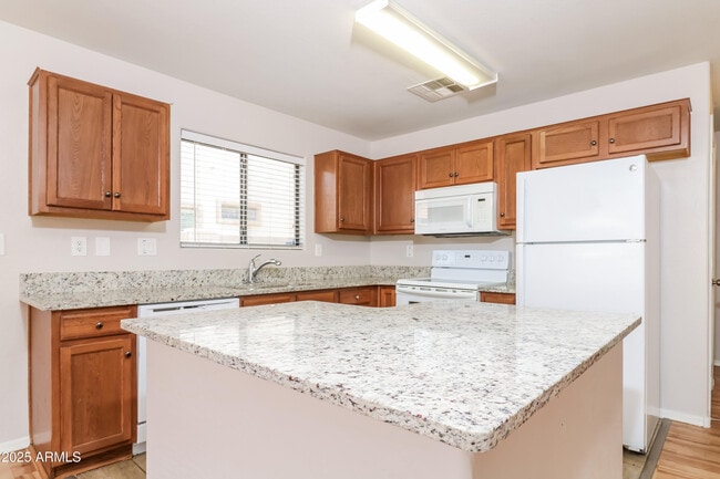 Building Photo - 2160 E Greenlee Ave