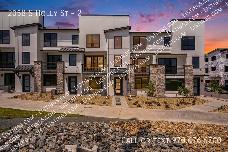 Foto principal - Brand New Row Home near DU close to I-25 a...