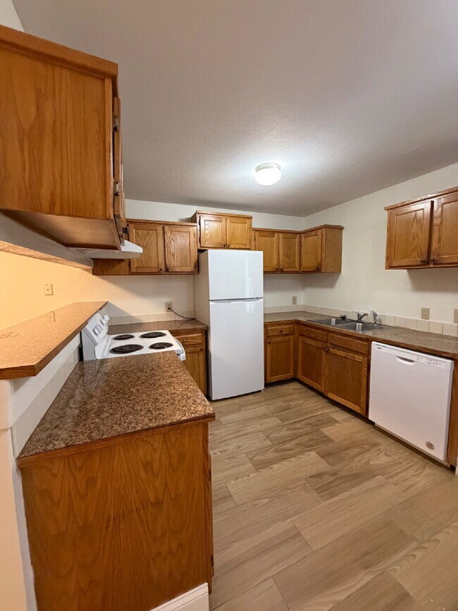 Foto del edificio - Last 2BR unit at Green Oaks