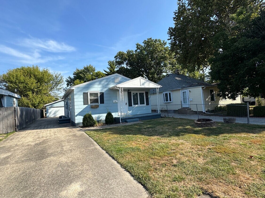 Foto principal - Now Renting in Springfield: 3 Bed and 1 Ba...