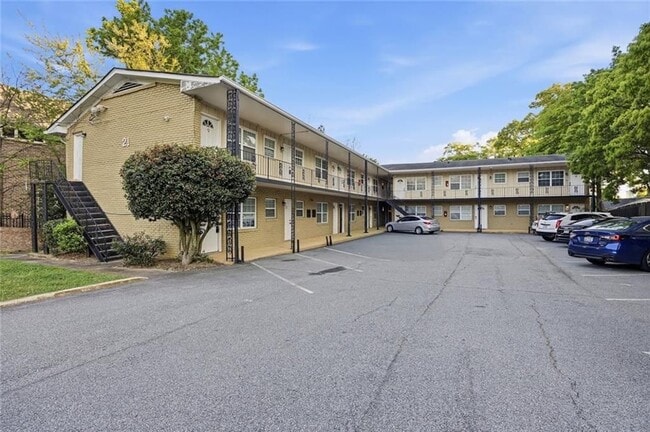 Building Photo - 21 Delmont Dr NE