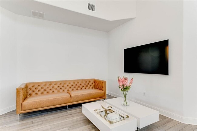 Foto del edificio - 6412 Owl Creek Ln
