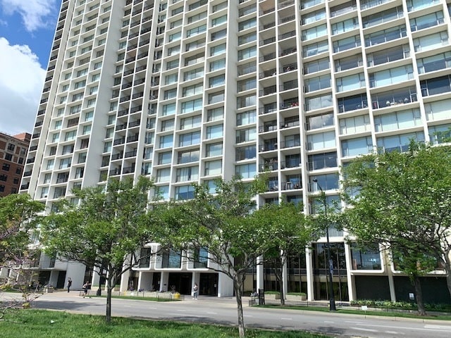 Primary Photo - 3200 N Lake Shore Dr