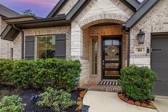 Building Photo - 804 Fall Rock Branch Dr