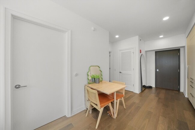 Building Photo - 211 N Harbor Dr