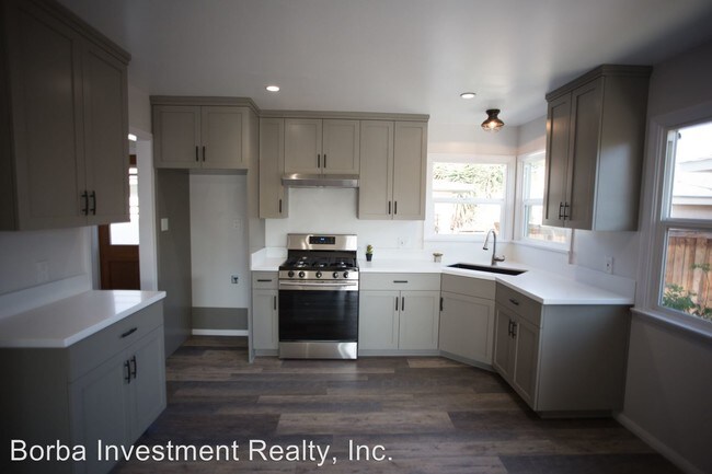 Building Photo - 4554 N Lakewood Blvd
