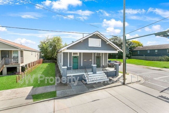 Building Photo - 1503 Desire St