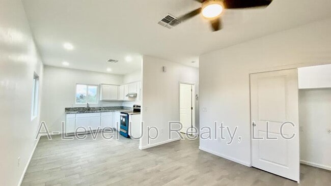 Building Photo - 1310 S San Jacinto Dr