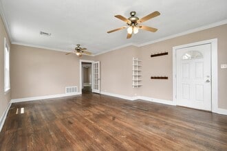 Building Photo - 415 10th Ave N