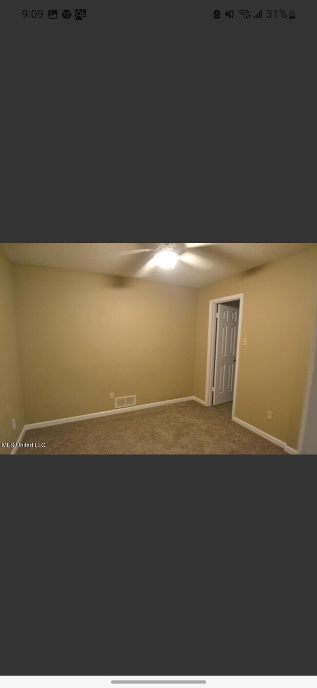 Building Photo - 489 Blair Dr