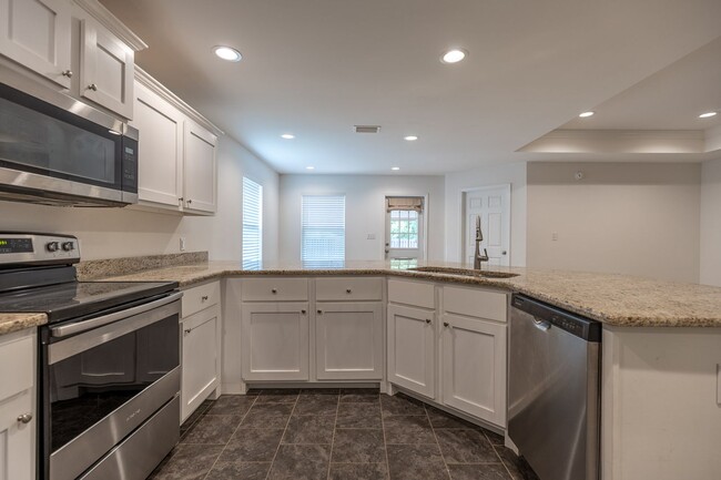 Building Photo - Charming 3 Bedroom 2 Bath Home with Modern Comforts