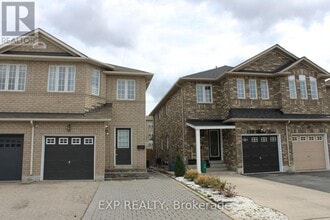 Building Photo - 1318 Mowat Ln