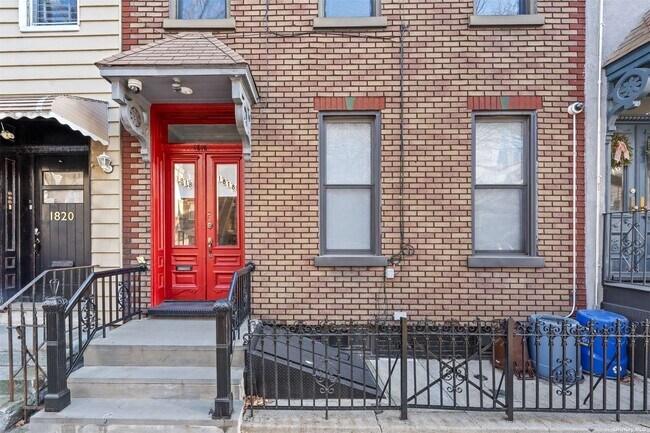 Foto del edificio - 18-18 Linden St