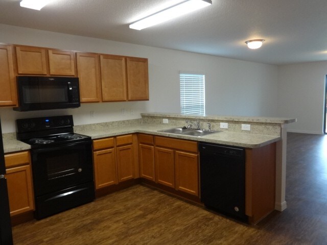 Foto del edificio - 631 Chatham Walk Dr
