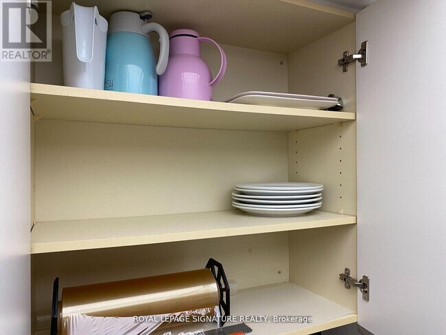 Photo du bâtiment - 1001 Bay St.