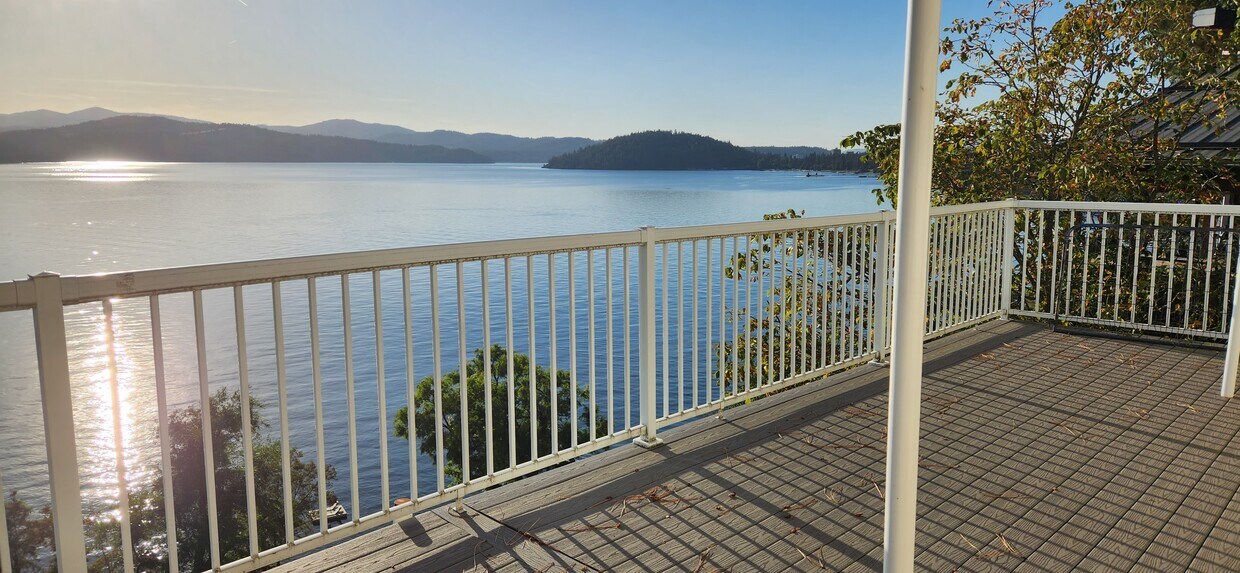 Foto principal - 2331 S Silver Beach Rd