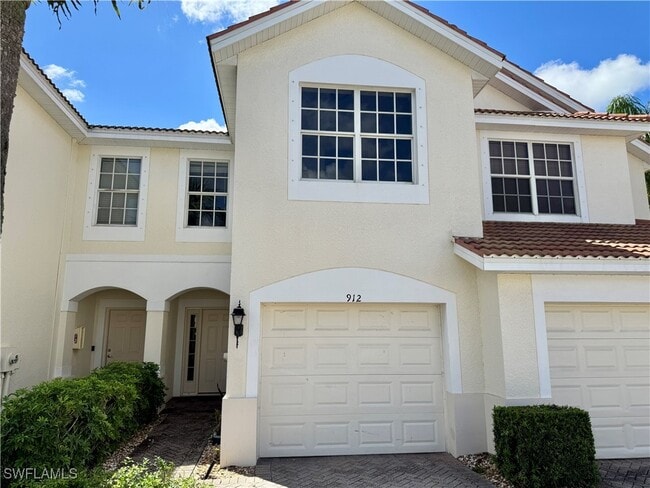 Foto del edificio - 912 Hampton Cir