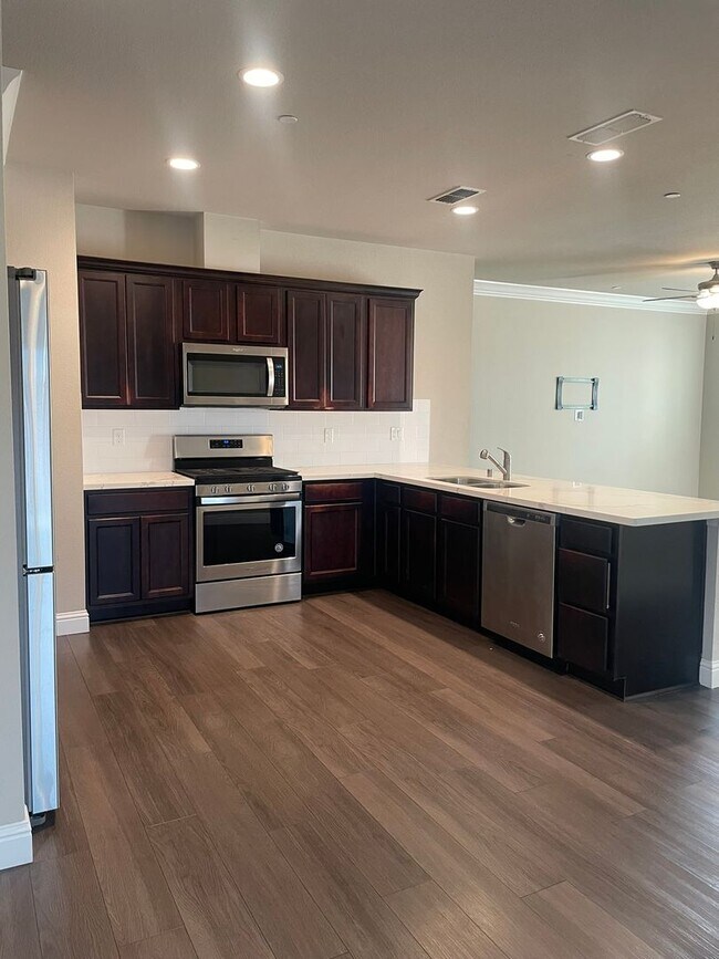 Foto del edificio - New Year Move-In Special! $200 OFF 1st MONTH RENT!!
