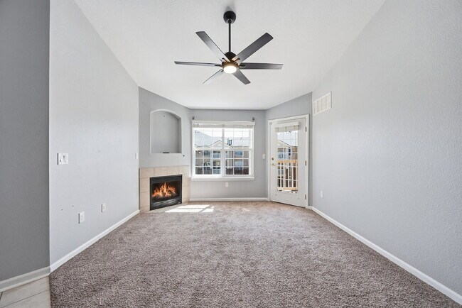 Foto del edificio - $2,020.95 with $300.00 off the first month's rent, $2 Beds - 2 Bath, Condo in Aurora with in Unit...