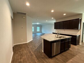 Building Photo - 3310 Sumac Dr