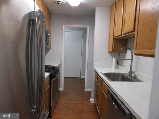 Foto del edificio - 1637 Oakwood Dr