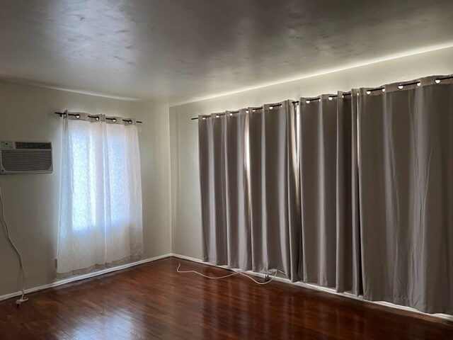 living room - 7915 Kester Ave